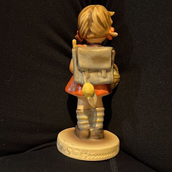 M J Hummel Vintage “School Girl” Figurine - Picture 3 of 5